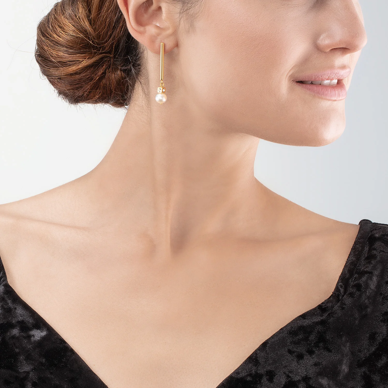 Coeur De Lion Damen Ohrhänger 1102/21-1416 Süßwasserperlen und Edelstahl weiß-gold